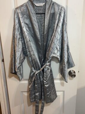 Vintage Victoria's Secret Collection Silver Satin Snake-Print Robe size L